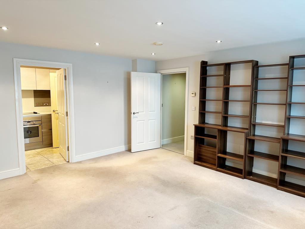 Lot: 3 - TWO-BEDROOM FLAT IN CENTRAL BEXHILL-ON-SEA -